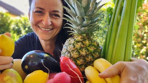 Die bunte Vielfalt an Gemüse und Obst ist die Grundlage für eine basenüberschüssige Ernährung. Die enthaltenen Ballaststoffe leisten einen wertvollen Beitrag zur Entgiftung und Verdauung.